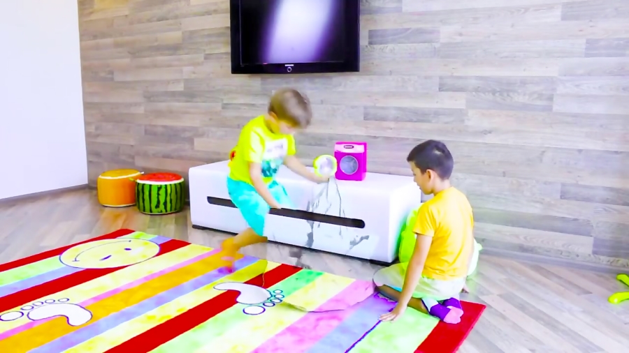 اسباب بازی ها و خانواده مهربان - بازی مکس با ماشین لباسشویی جادویی